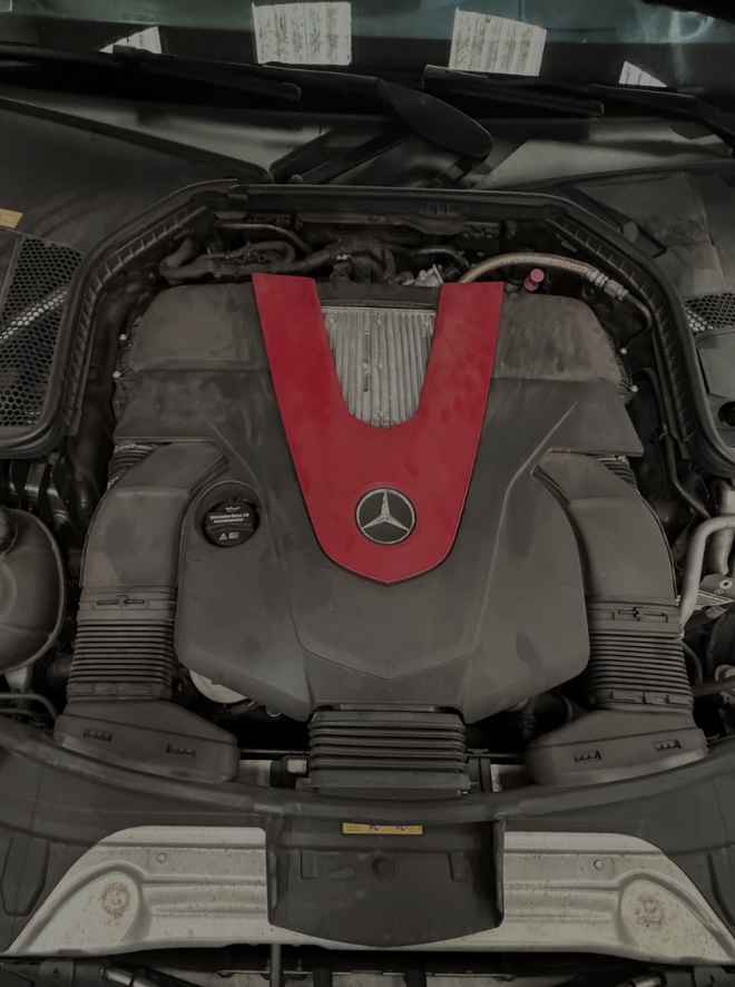 Avant nettoyage — compartiment moteur