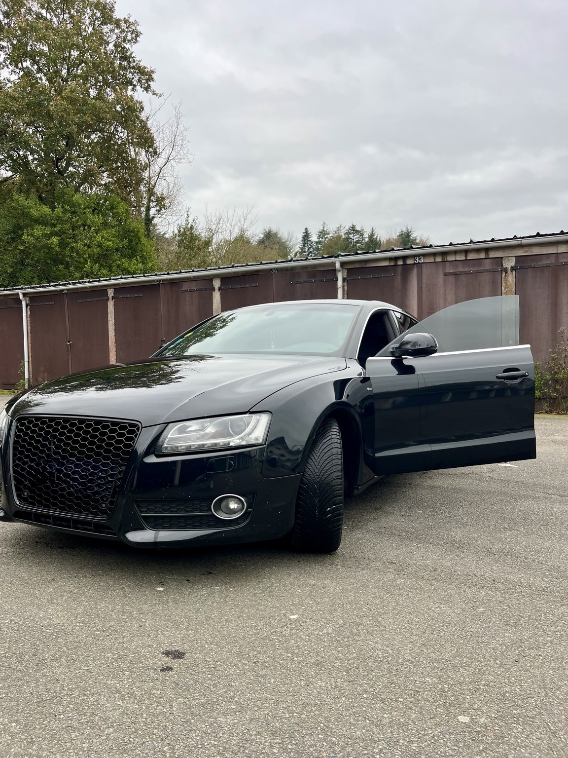 Lavage extérieur à la main — detailing premium